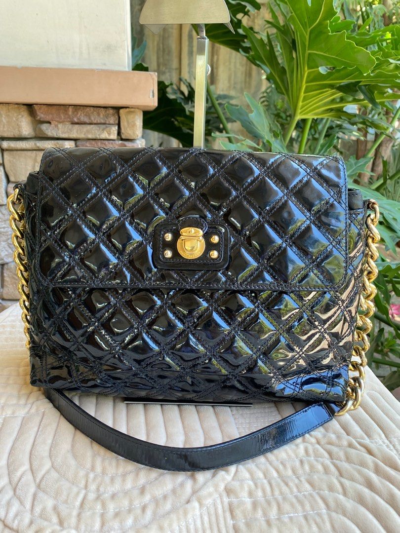 MARC JACOBS Shoulder Bag (Category: Luxury Bags & Wallets) located in Baliuag. Submitted by nylinel (Listing ID 1301480071, Image 1). Description: 👜 MARC JACOBS Shoulder Bag 🇮🇹 Made in Italy 🇻🇳 Color: Black 💼 Patent Leather material with gold hardware ⛔️ Size: L- 12.5” x H- 9” x W- 4.5” 👛 Guaranteed authentic 💯 🎒 preloved - in good condition.