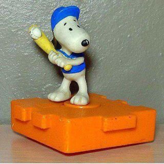 Mc Donald's Snoopy Collection (Baseball Player)(Sale)