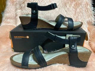 Merrel Women’s low wedge sandals - size 8