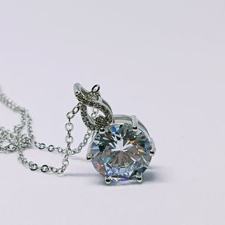 Moissanite necklace. 18k plated.