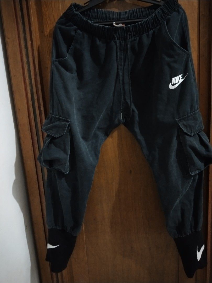 NIKE Jogger (Category: Joggers) located in Sorsogon. Submitted by mavzone (Listing ID 1301614876, Image 1). Description: NIKE Jogger Size:28-35, L-36.