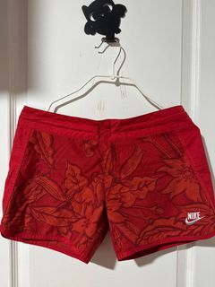 Nike Red Board / Sports Shorts - S