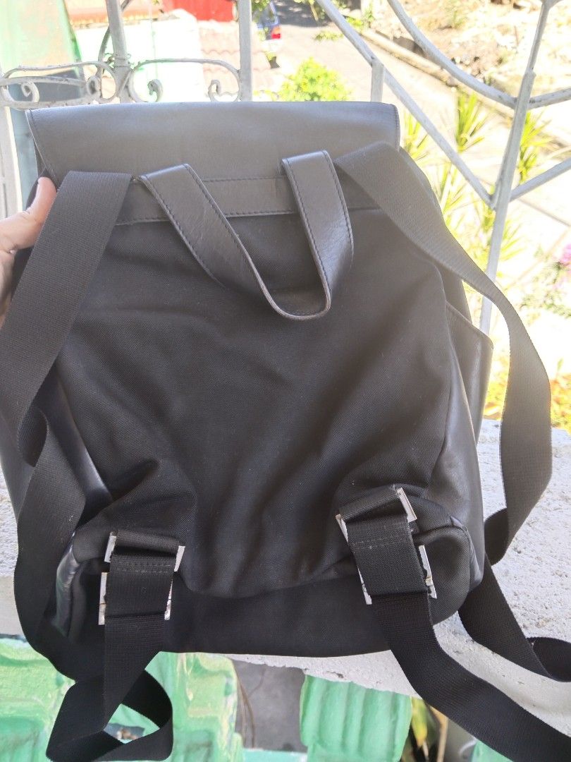 ORIGINAL GUCCI backpack (Category: Luxury Bags & Wallets) located in Bacoor. Submitted by lushlifeshoppe (Listing ID 1301532356, Image 2). Description: RUSH SALE!!! LAST PRICE!!!!!!!!!! THIS IS NOT UKAY. PERSONALLY OWNED and bought in Japan. no flaws. minimal sign of use on the hardwares. 💯% guaranteed authentic or money back x3 if proven fake. search for the code. medium size. canvas and genuine leather material.