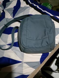 Pacsafe metrosafe 200 blue sling bag like new