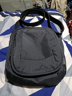 Pacsafe metrosafe 200 sling bag like new