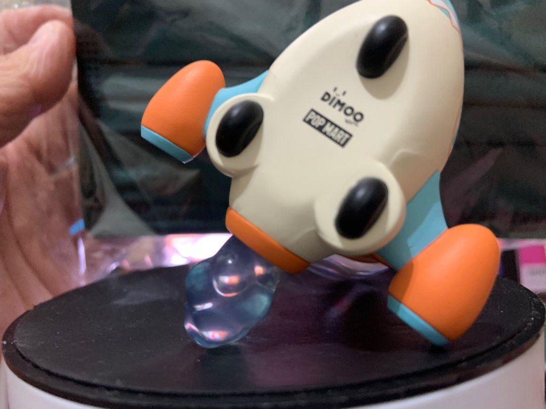 Pop Mart Dimoo 太空旅行系列 飛行員飛機, 書籍、休閒與玩具, 玩具、公仔、桌遊在旋轉拍賣