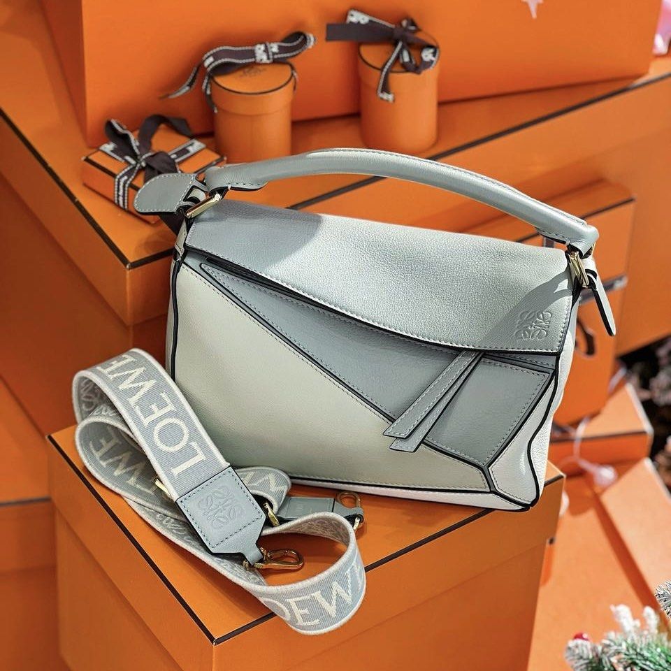 Loewe puzzle bag small preloved top