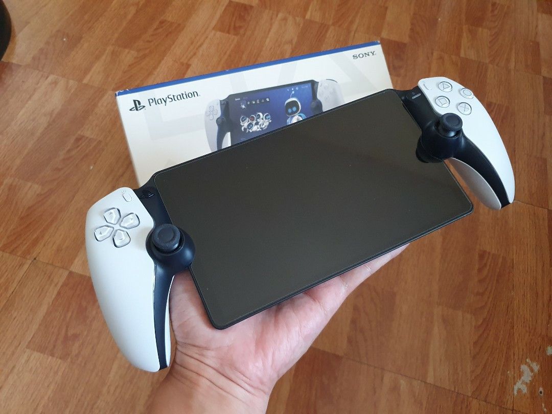 PS Portal for PS5 (pristine condition) (Category: PlayStation) located in Manila. Submitted by kiddgamer (Listing ID 1301544703, Image 2). Description: Can be picked up or delivered thru Lbc Grab or Lalamove includes unit, type c and box. Please check my feedback for confidence in buying..