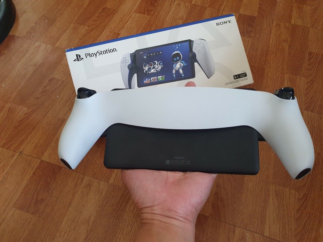 PS Portal for PS5 (pristine condition) (Category: PlayStation) located in Manila. Submitted by kiddgamer (Listing ID 1301544703, Image 3). Description: Can be picked up or delivered thru Lbc Grab or Lalamove includes unit, type c and box. Please check my feedback for confidence in buying..