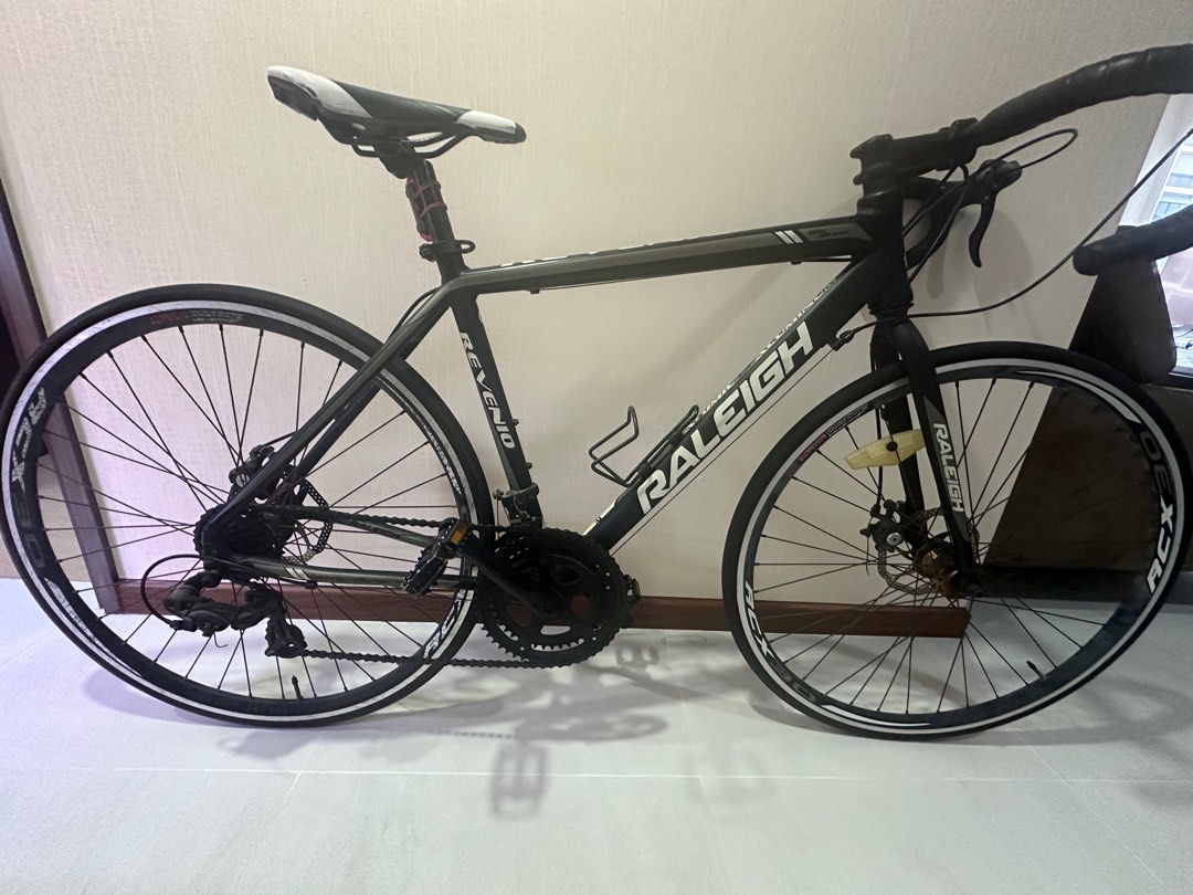 Raleigh Revenio sport road bike