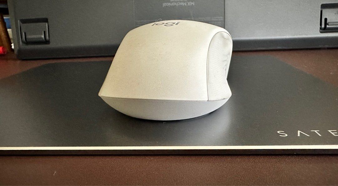 Satechi Aluminum Mouse Pad Non-Slip Rubber Lining (Space Gray) (Category: Mouse & Mousepads) located in Quezon City. Submitted by simplysortedph (Listing ID 1301555948, Image 3). Description: .
