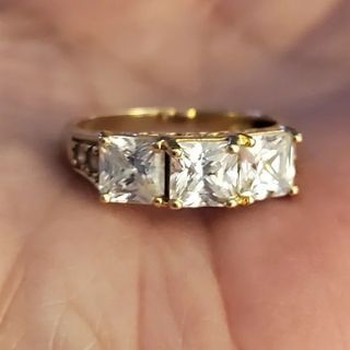 Size 6 14k yg cz diamond ring