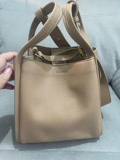(Category: ) located in . Submitted by blushcloset (Listing ID 1301521914, Image 1). Description: .