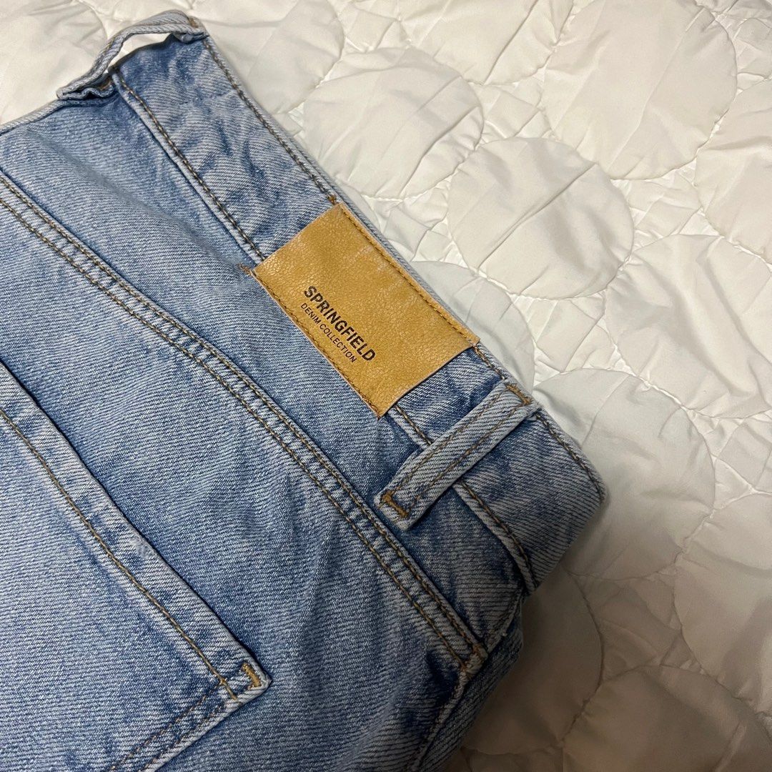 Springfield Denim Jeans (Category: Jeans) located in Taguig. Submitted by byemystuff_ (Listing ID 1301484103, Image 2). Description: Best fits small to medium.