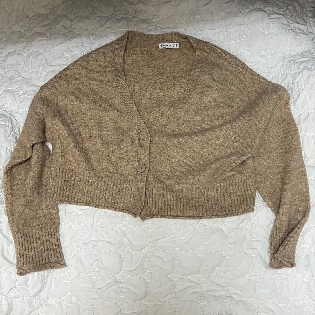 Stradivarius cardigan (Category: Coats, Jackets and Outerwear) located in Taguig. Submitted by byemystuff_ (Listing ID 1301481216, Image 1). Description: Like new In good condition.