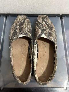 TOMS snakeskin print slip-on shoes