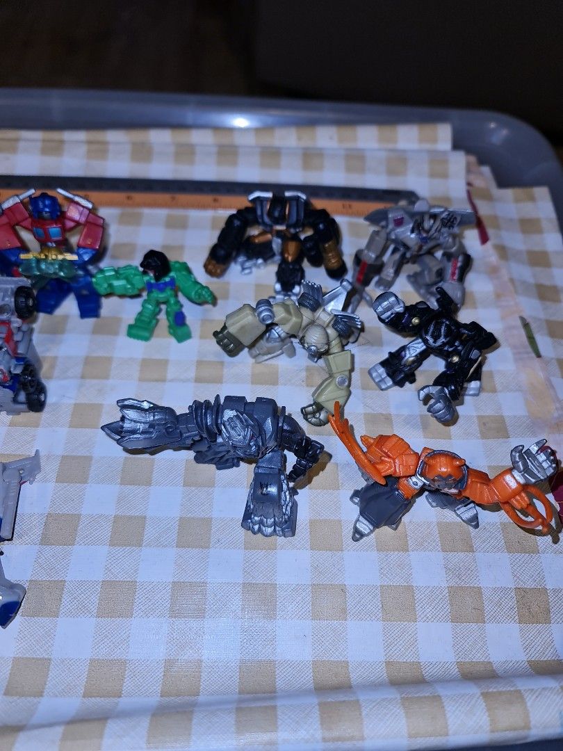 Transformers (Category: Toy Figures) located in Singapore. Submitted by verycoolstore (Listing ID 1301601932, Image 1). Description: .