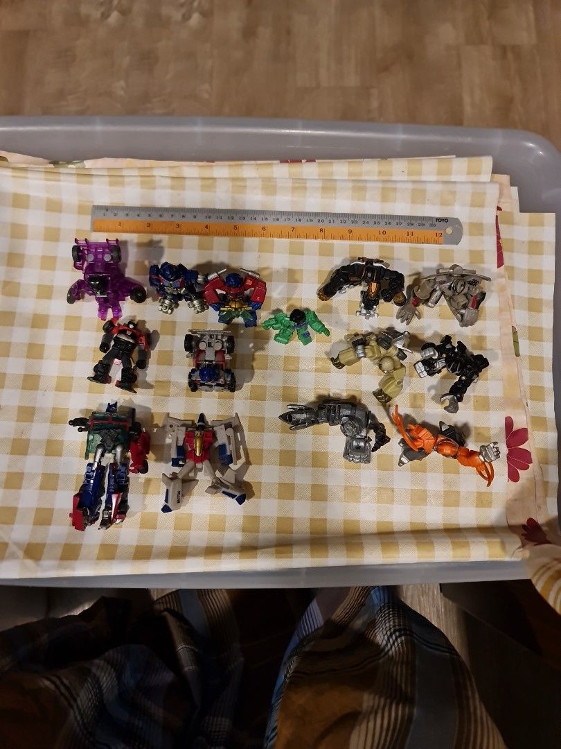 Transformers (Category: Toy Figures) located in Singapore. Submitted by verycoolstore (Listing ID 1301601932, Image 3). Description: .