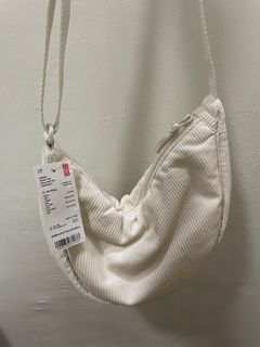 Uniqlo Dumpling Bag (BRAND NEW)