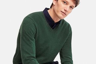 UNIQLO MEN extra fine merino wool v neck sweater
