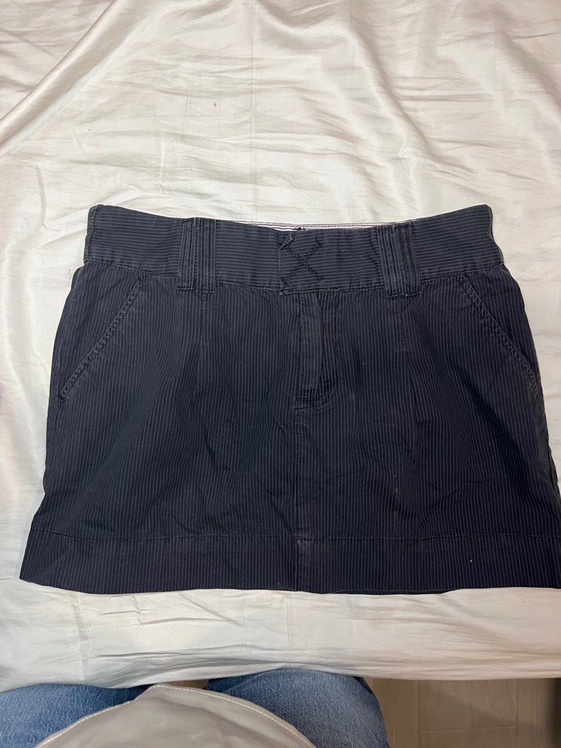 Y2K American Eagle Mini Skirt Black Grunge (Category: Skirts) located in Quezon City. Submitted by f8scloset (Listing ID 1301635033, Image 2). Description: .