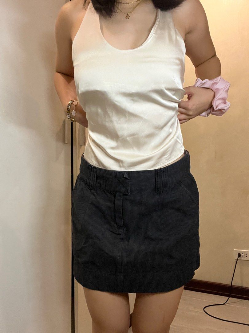 Y2K American Eagle Mini Skirt Black Grunge (Category: Skirts) located in Quezon City. Submitted by f8scloset (Listing ID 1301635033, Image 1). Description: .