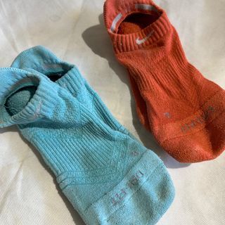 2 pair, 2 colors Nike Performance Socks