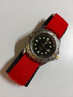 💥 🎇【石英錶】黑面點字 大三針日曆 配紅黑色冤魔術貼 運動型錶64241614934529110