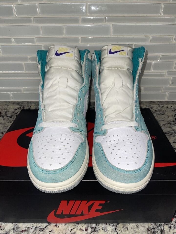 Air Jordan 1 High “Turbo Green” - Size 9 (Category: Shoes) located in Ajax. Submitted by elinasandersan72 (Listing ID 1301853471, Image 3). Description: Air Jordan 1 High “Turbo Green” - Size 9. Great condition with no major flaws. Includes both original laces and original box..