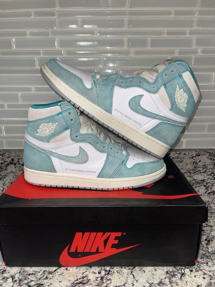 Air Jordan 1 High “Turbo Green” - Size 9 (Category: Shoes) located in Ajax. Submitted by elinasandersan72 (Listing ID 1301853471, Image 2). Description: Air Jordan 1 High “Turbo Green” - Size 9. Great condition with no major flaws. Includes both original laces and original box..