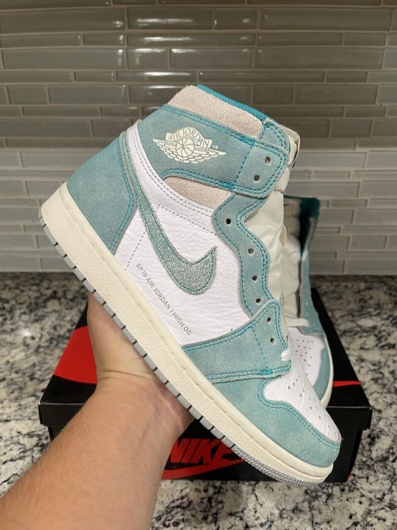 Air Jordan 1 High “Turbo Green” - Size 9 (Category: Shoes) located in Ajax. Submitted by elinasandersan72 (Listing ID 1301853471, Image 1). Description: Air Jordan 1 High “Turbo Green” - Size 9. Great condition with no major flaws. Includes both original laces and original box..