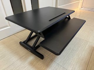 Airlift Desktop Table