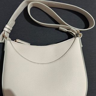 Ala Uniqlo Faux One Handle Leather Bag in White