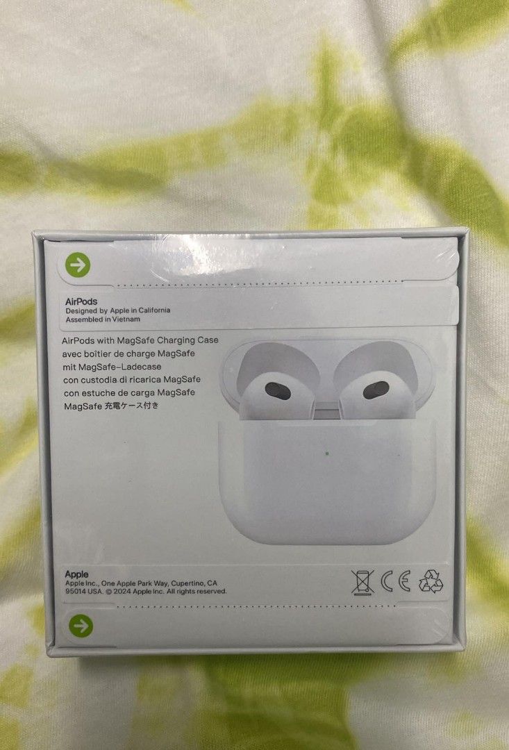 🍎apple airpods 3rd gen (Category: Headphones & Headsets) located in Manila. Submitted by pricious (Listing ID 1301784620, Image 2). Description: .