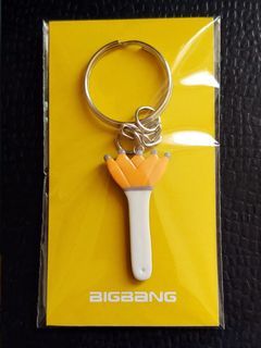 bigbang crown keychain