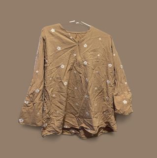 (Category: ) located in . Submitted by thewardrobee (Listing ID 1301766003, Image 1). Description: .