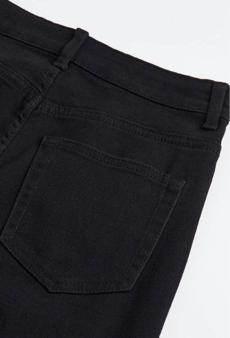 BNWT: H&M Divided Wide Twill Trousers (Category: Jeans) located in Manila. Submitted by auriellee (Listing ID 1301802660, Image 2). Description: Unused! Brand new with tag! Size: 34P (24in waist) RFS: does not fit, forgot to return H&M - Divided - Wide twill trousers Trousers in cotton twill with a high waist, zip fly and button, front and back pockets and wide, straight legs. Article number: 1107360035 Concept: DIVIDED Length: Long Clothing Styl
