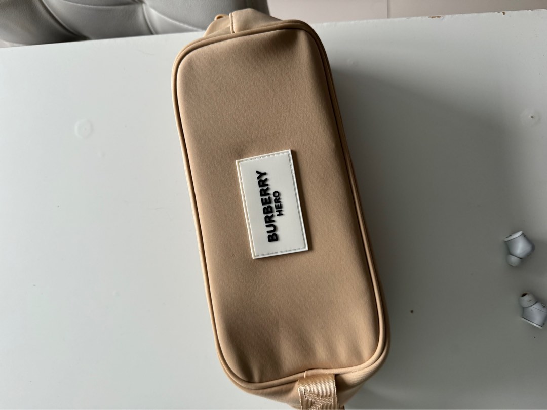 BURBERRY TRAVEL POUCH NPBIZ7 Luxury Bags Wallets on Carousell