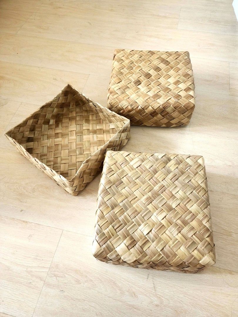 Buy 1 Take 1 Native Box Packaging (Category: Storage Boxes & Baskets) located in Quezon City. Submitted by queentana_finds (Listing ID 1301699488, Image 1). Description: Like new. Used once only. No damage at all. Dimensions: Length 10, Width 10 Height 4 . Thick material. Can be used as home organizers, home decor, packaging box, gift box. Buy both for 480 pesos. If 1 pc only, buy for 250 pesos..