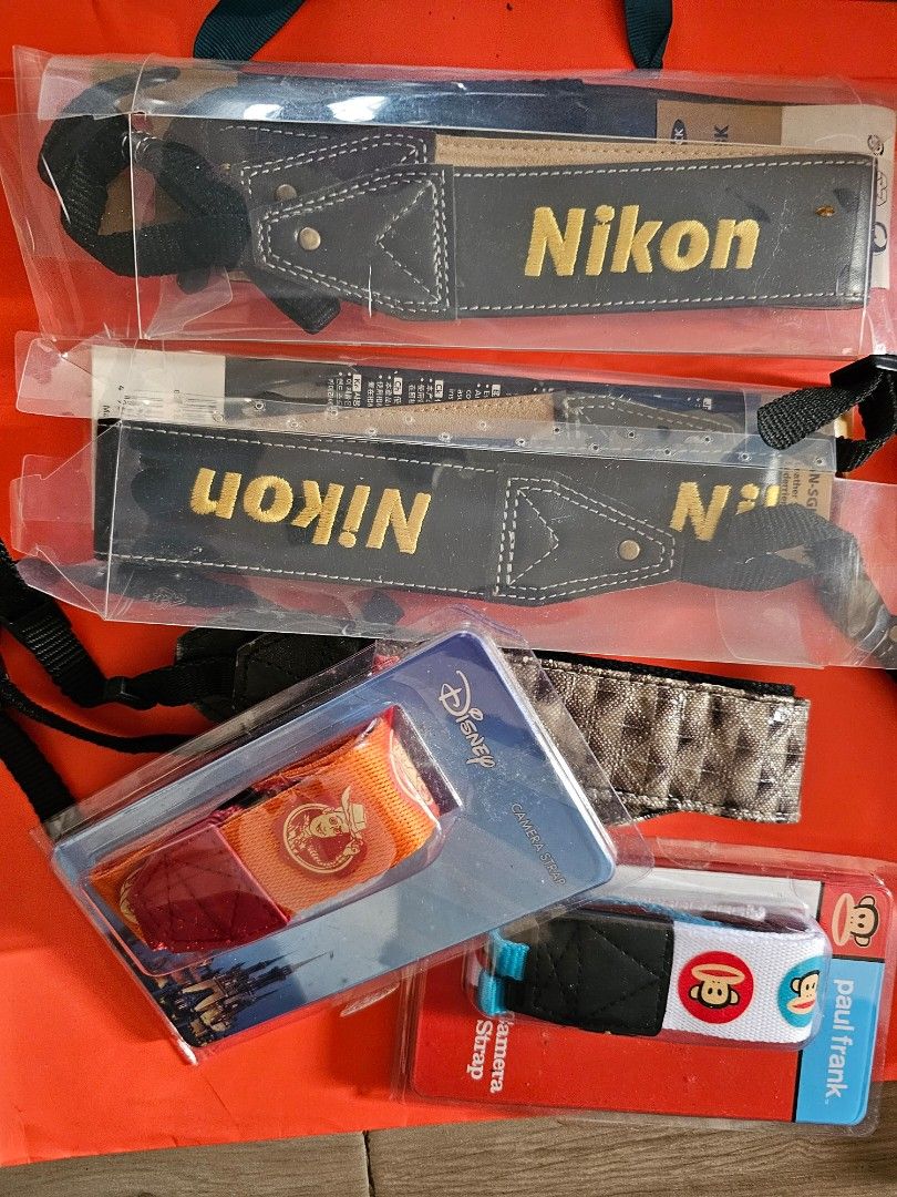 Camera strap （分類：相機袋）位於 Hong Kong。 由 labellaacloset 提交（商品編號 1301833728，圖片 1）。簡介： 。