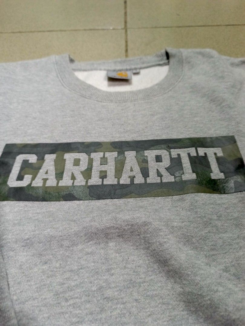 Carhartt Crewneck Sweater (Category: Activewear) located in Makati City. Submitted by young_wise.23 (Listing ID 1301703815, Image 2). Description: length 28 width 21 sleeve 26.