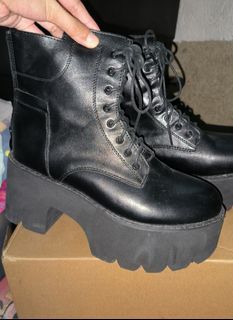 Chunky platform boots