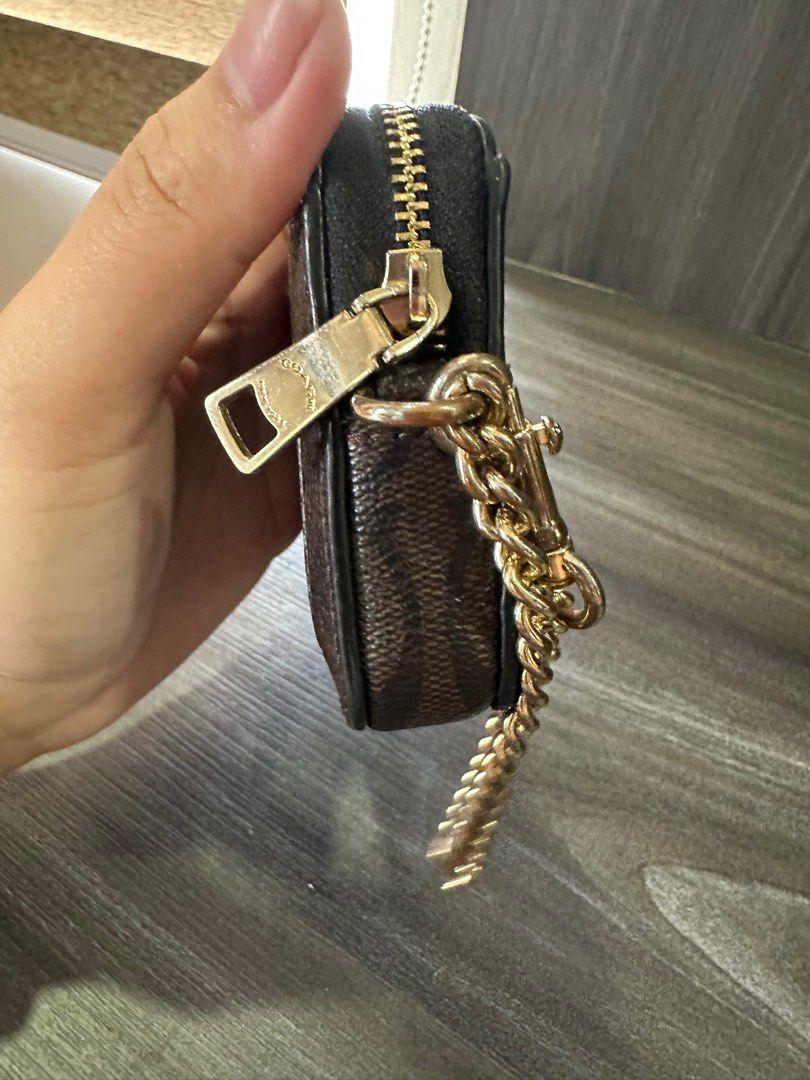 Coach Cardholder (Category: Luxury Bags & Wallets) located in Quezon City. Submitted by danielascaaa (Listing ID 1301714571, Image 3). Description: ✅ Multifunctional small wallet! You can also attach your keys on the chain 😍 ✅ No inclusions, guaranteed authentic. Bought this in the US ✅ With slight tarnishing but no scratches on edges ✅ Made of Leather and Canvass ✅ This can HOLD A LOT 😍 Cards, bills, even coins! LAST PRICE POSTED. LOWBALLERS W