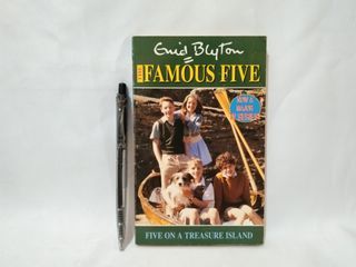 Enid Blyton THE FAMOUS FIVE, FIVE ON A TREASURE ISLAND