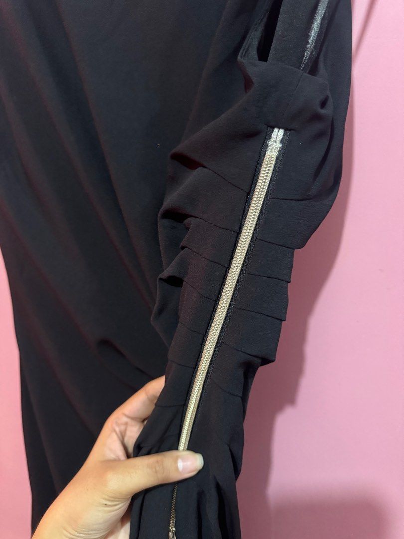 Esprit Little Black Dress (Category: Dresses) located in Cainta. Submitted by gelayp (Listing ID 1301713023, Image 3). Description: 🔥 This is so prettyy!!!!! HARD TO LET GO! 🔥 Body flaunting, hindi halata baby fats 😅 🔥 Used few times. During expo/tradeshows lang. MEASUREMENTS LAID FLAT - Length: 36 in - Width: 14 in ‼️‼️NO LOWBALLERS PLEASE. LOWBALLERS WILL BE IGNORED‼️‼️ 〰 RFS: decluttering 〰 Shipping fee shouldered by buyer (J&T, Grab, Lala