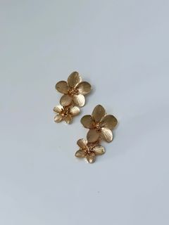 ESTILO Flower Drop Earrings