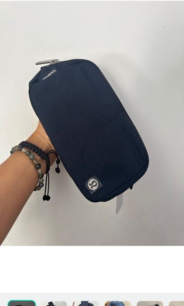 EVERYWHERE BELT BAG 1L (Category: Cross-body Bags) located in Quezon City. Submitted by finds_stuff (Listing ID 1301858576, Image 3). Description: Color: true navy Size:1l.