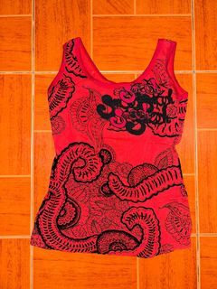 graphic red sleeveless top