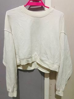 H & M cream cropped top sweater