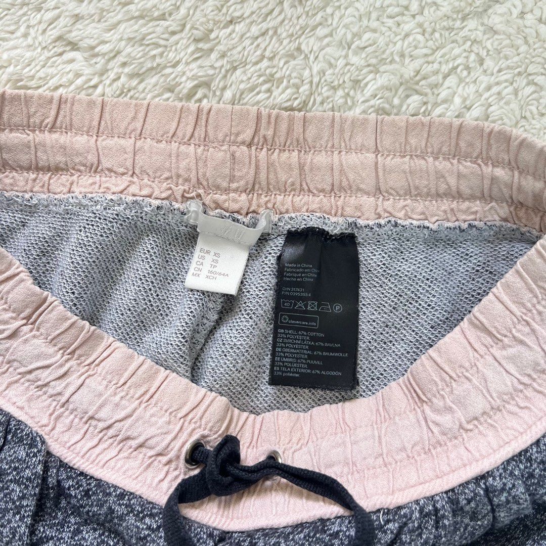 H&M gray sweatpants / joggers (Category: Other Bottoms) located in Manila. Submitted by ideclutterss (Listing ID 1301697100, Image 3). Description: Breathable fabric, can fit XS-S rfs: decluttering mod: j&t / sdd lalamove.